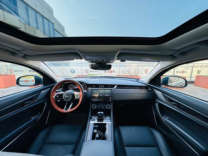 Фото 4 - Jaguar XF L