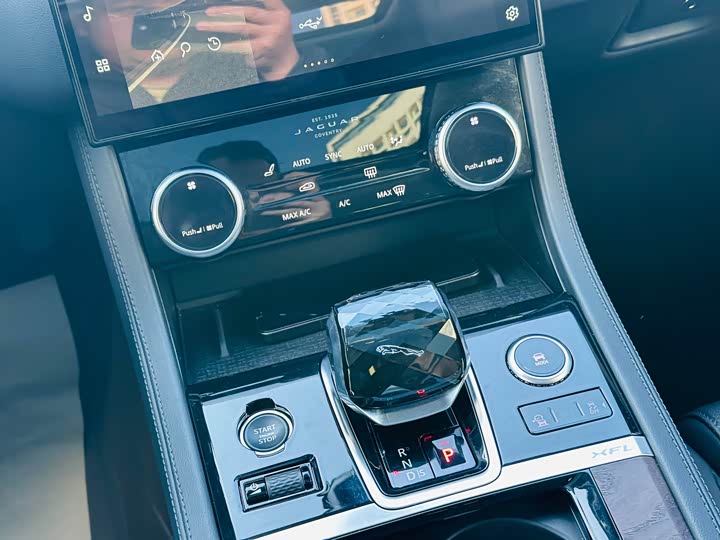 Фото 8 - Jaguar XF L