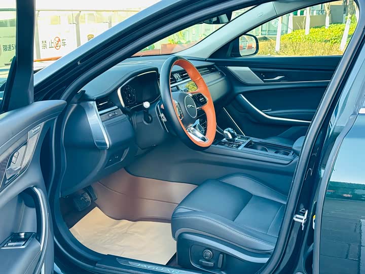 Фото 9 - Jaguar XF L