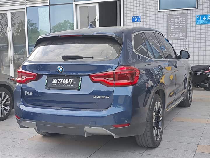 Фото 9 - BMW iX3