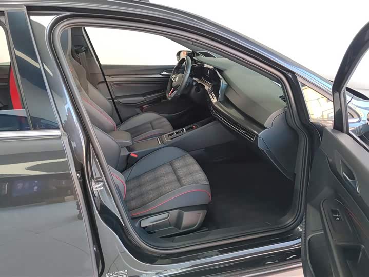 Фото 8 - Volkswagen Golf GTI