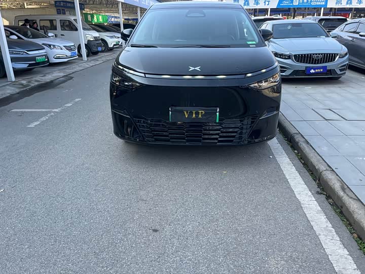 Фото 2 - XPeng X9
