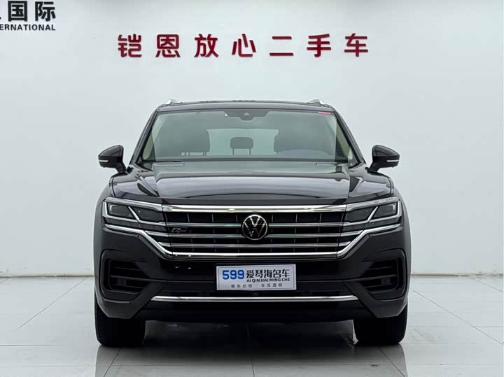 Фото 2 - Volkswagen Touareg