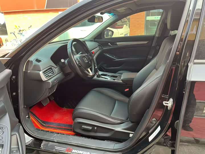 Фото 4 - Honda Accord