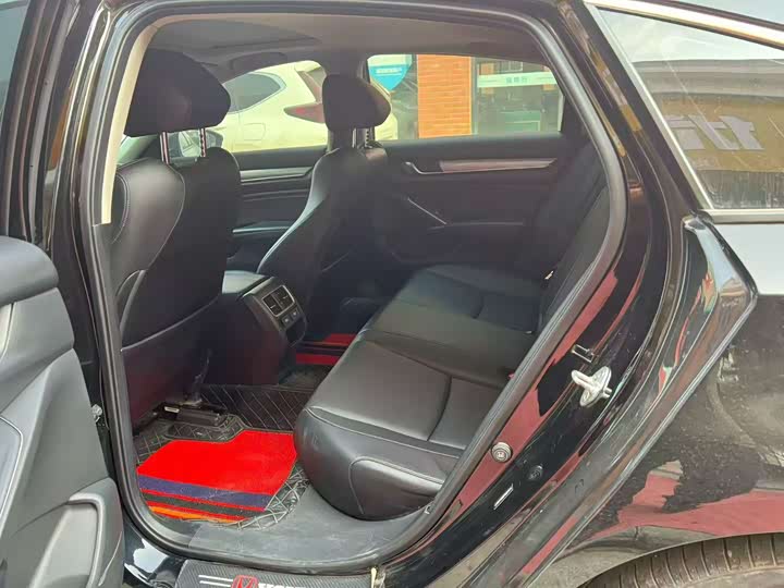 Фото 6 - Honda Accord