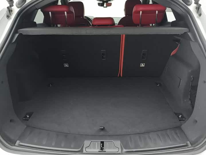 Фото 4 - Jaguar E-Pace