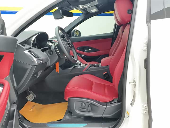 Фото 9 - Jaguar E-Pace