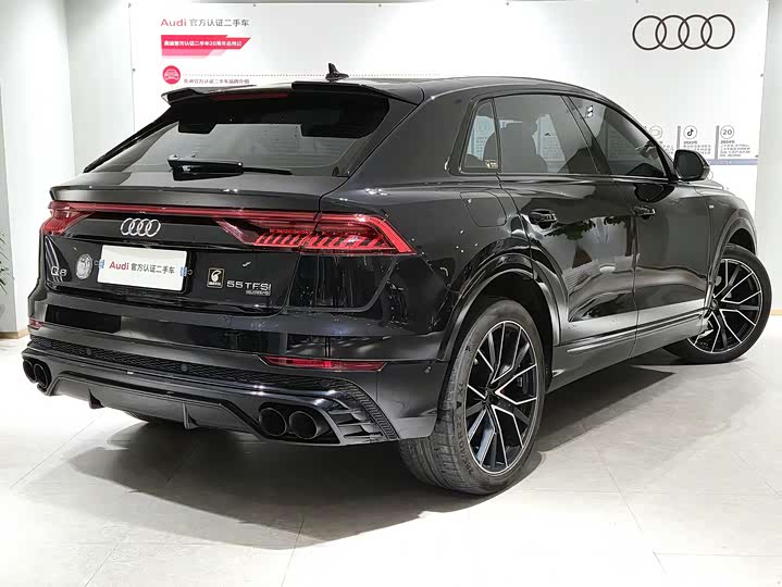 Фото 3 - Audi Q8
