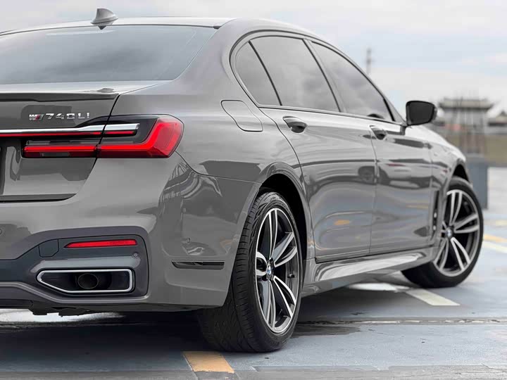 Фото 3 - BMW 7 Series