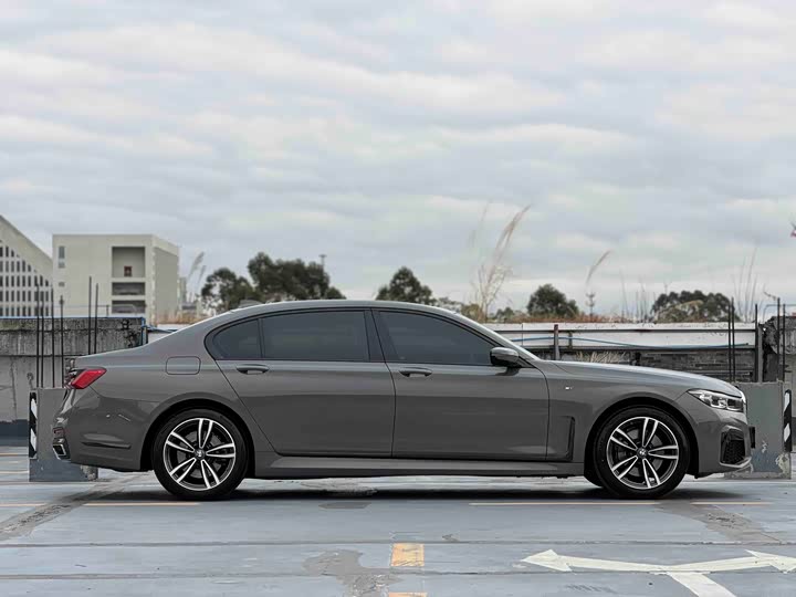 Фото 5 - BMW 7 Series