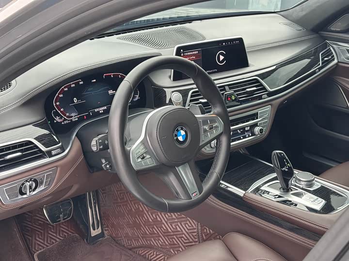 Фото 8 - BMW 7 Series