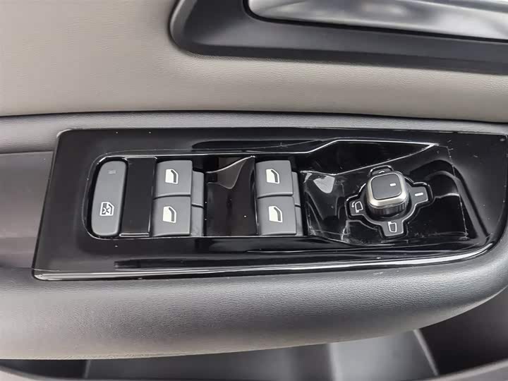 Фото 9 - Citroen C5 X