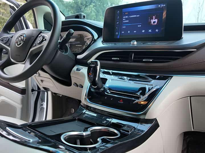 Фото 9 - Buick GL8 ES