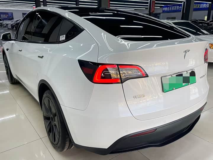 Фото 3 - Tesla Model Y