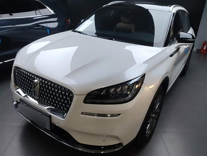 Фото 1 - Lincoln Corsair