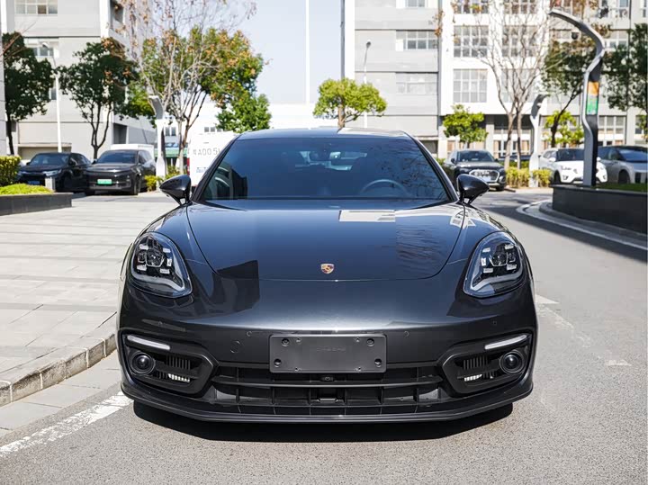 Фото 2 - Porsche Panamera
