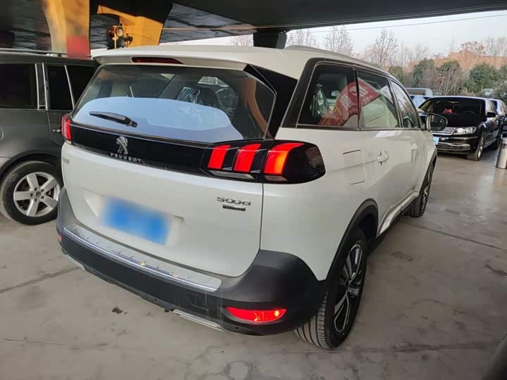 Фото 7 - Peugeot 5008