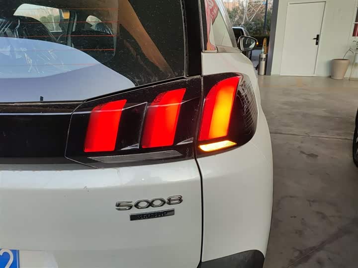 Фото 8 - Peugeot 5008