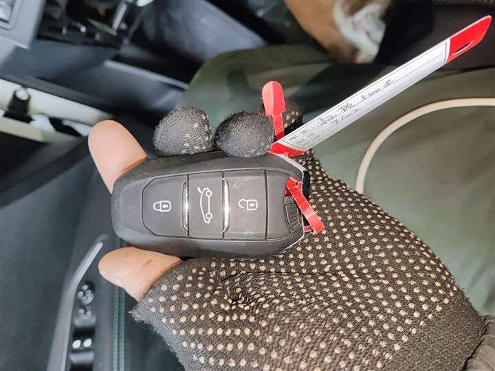 Фото 9 - Peugeot 5008