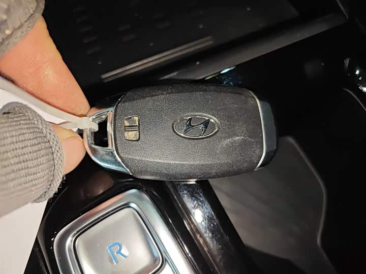 Фото 9 - Hyundai Custo