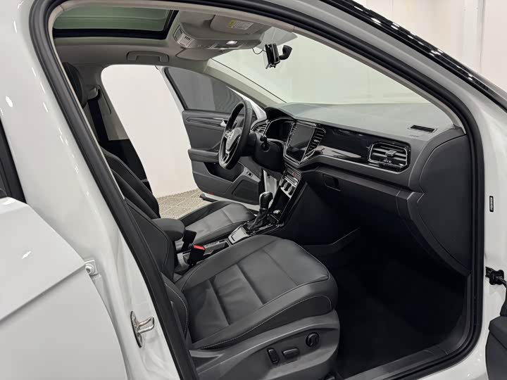 Фото 4 - Volkswagen T-Roc