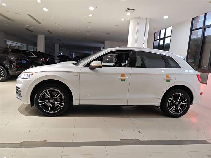 Фото 5 - Audi Q5L