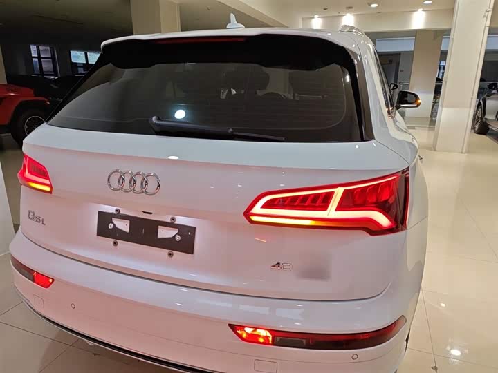 Фото 6 - Audi Q5L