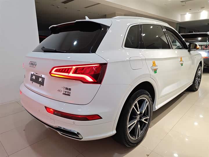 Фото 7 - Audi Q5L