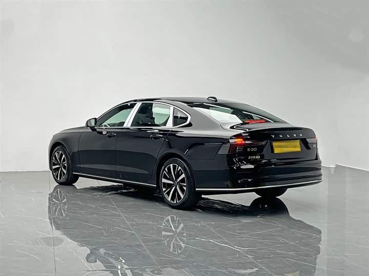 Фото 4 - Volvo S90