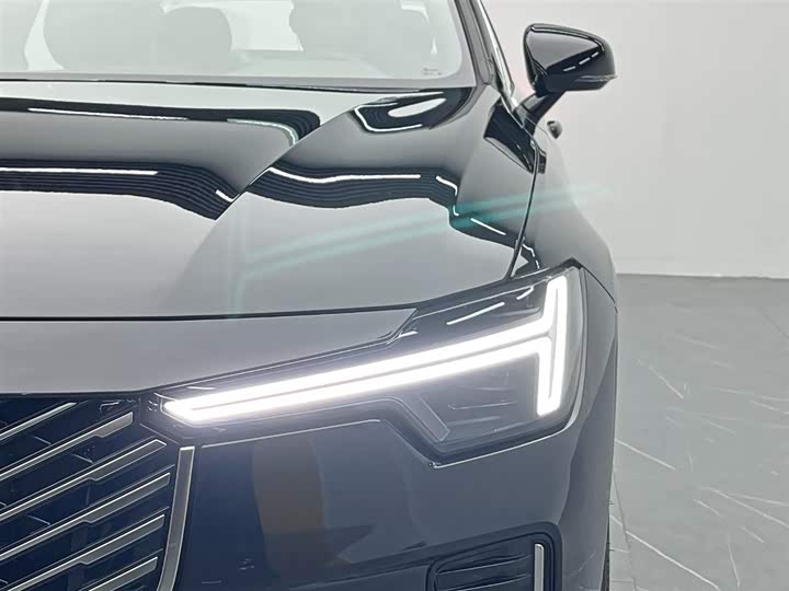 Фото 9 - Volvo S90