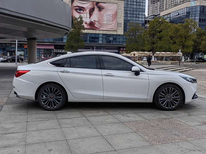 Фото 6 - Hongqi H5