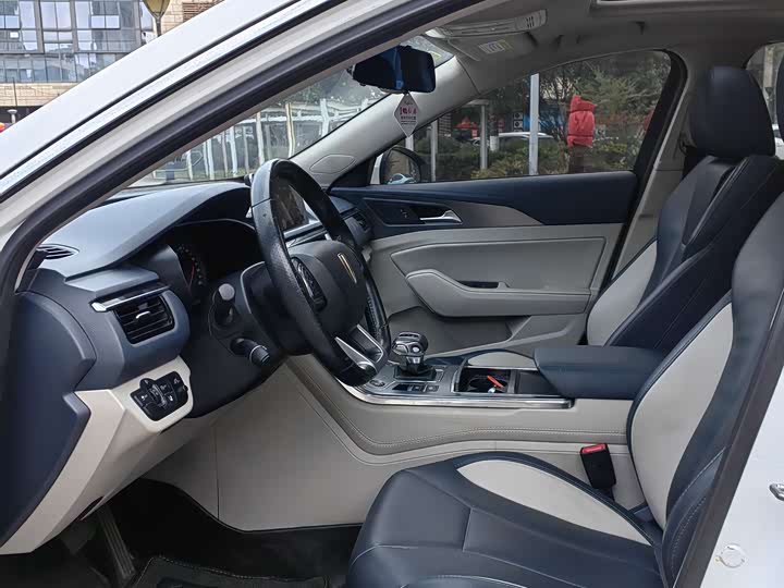 Фото 9 - Hongqi H5