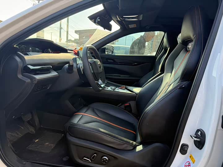 Фото 4 - Changan UNI-V