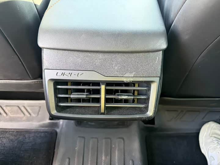 Фото 7 - Changan UNI-V