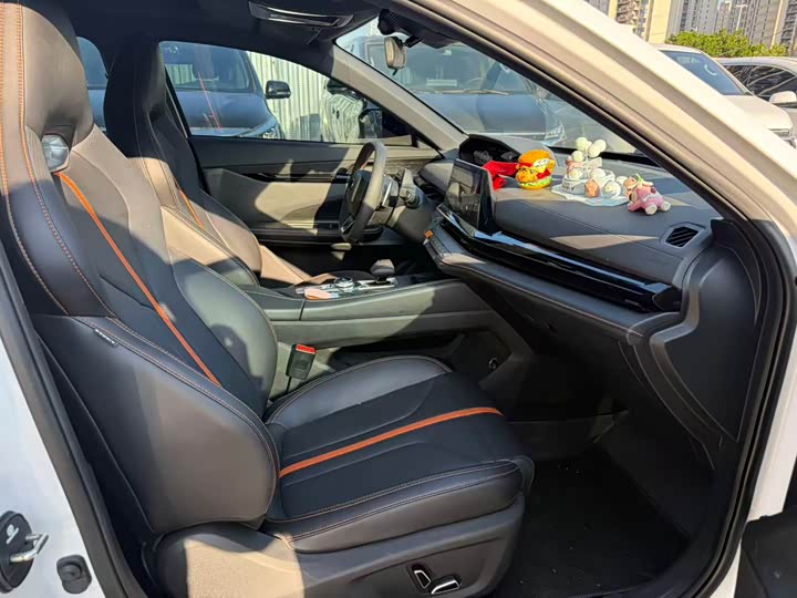 Фото 8 - Changan UNI-V