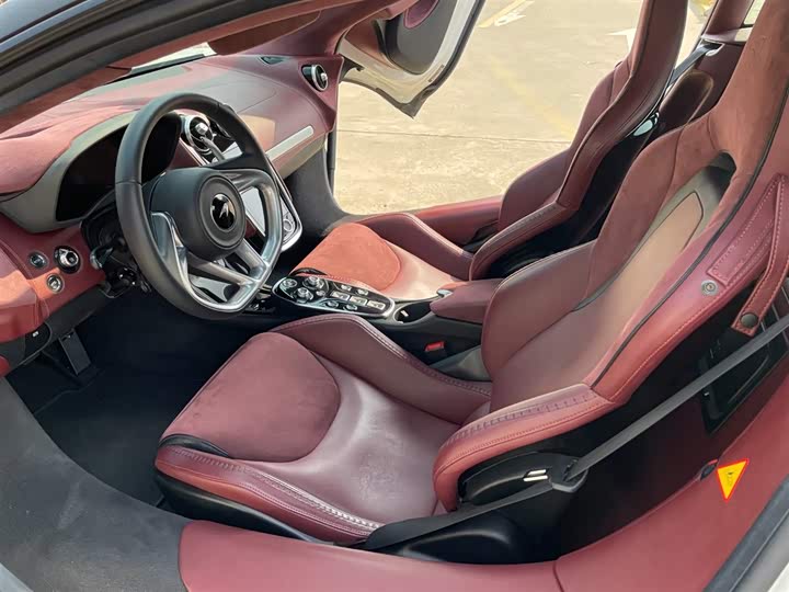 Фото 7 - McLaren GT