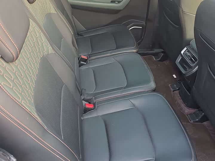 Фото 6 - Geely Okavango L