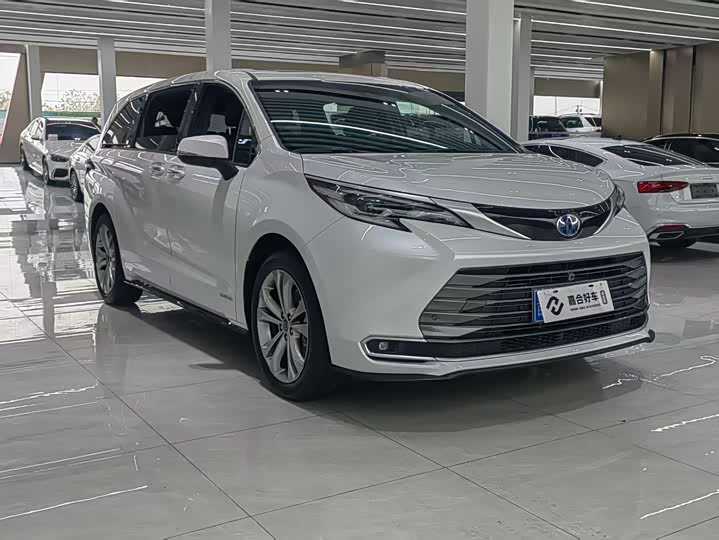 Фото 2 - Toyota Sienna