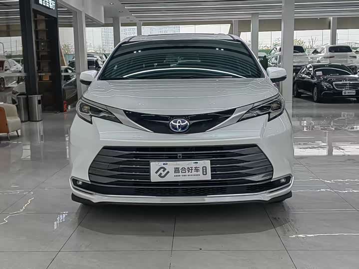 Фото 3 - Toyota Sienna