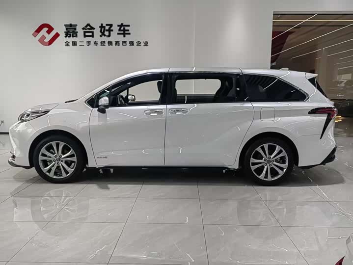 Фото 4 - Toyota Sienna