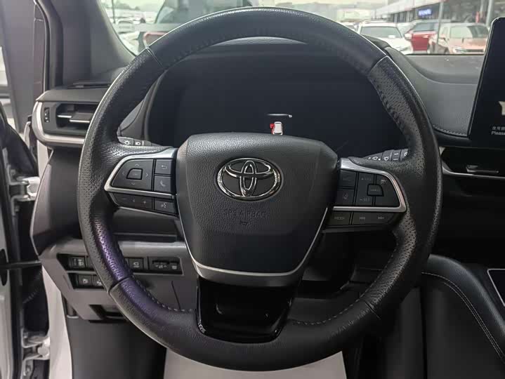 Фото 8 - Toyota Sienna