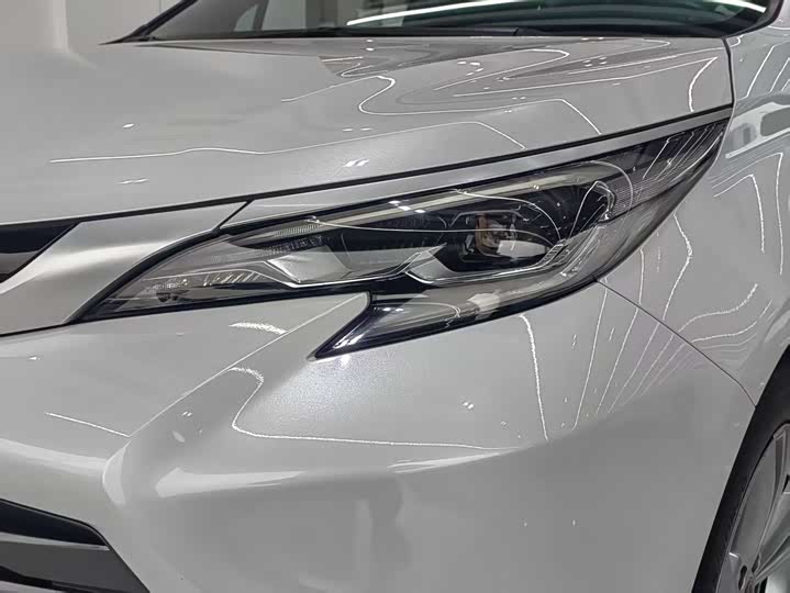 Фото 9 - Toyota Sienna