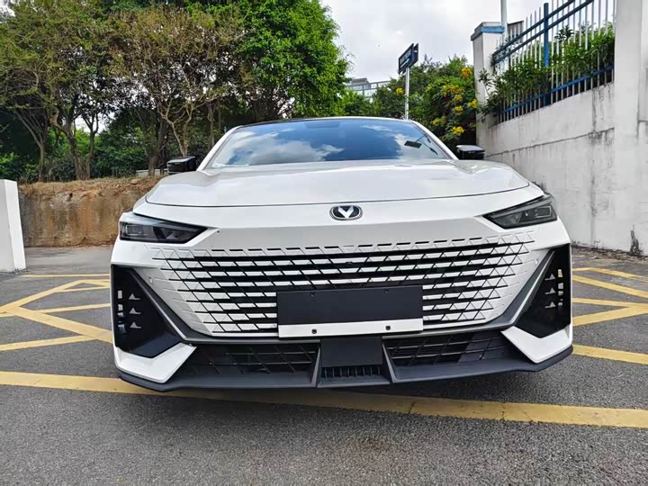 Фото 2 - Changan UNI-V