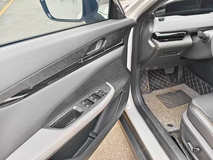 Фото 7 - Changan UNI-V