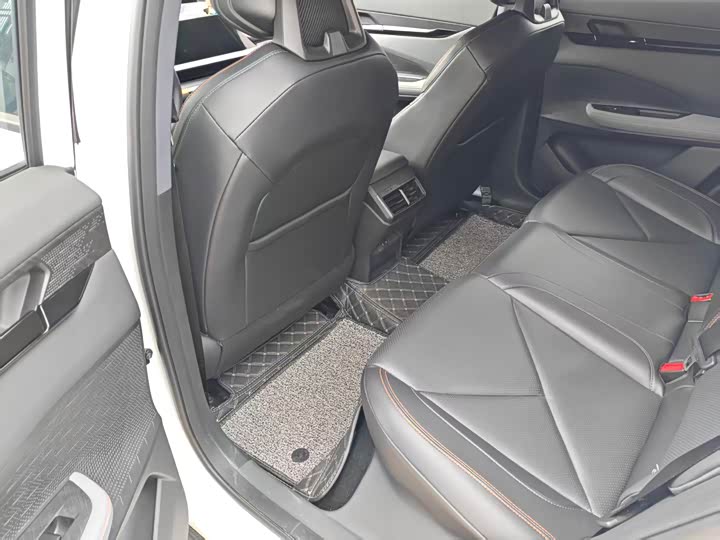 Фото 8 - Changan UNI-V