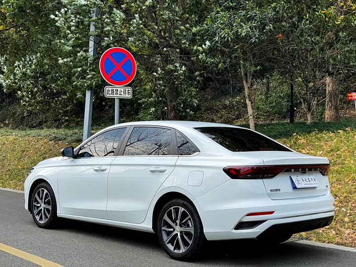 Фото 3 - Geely Emgrand