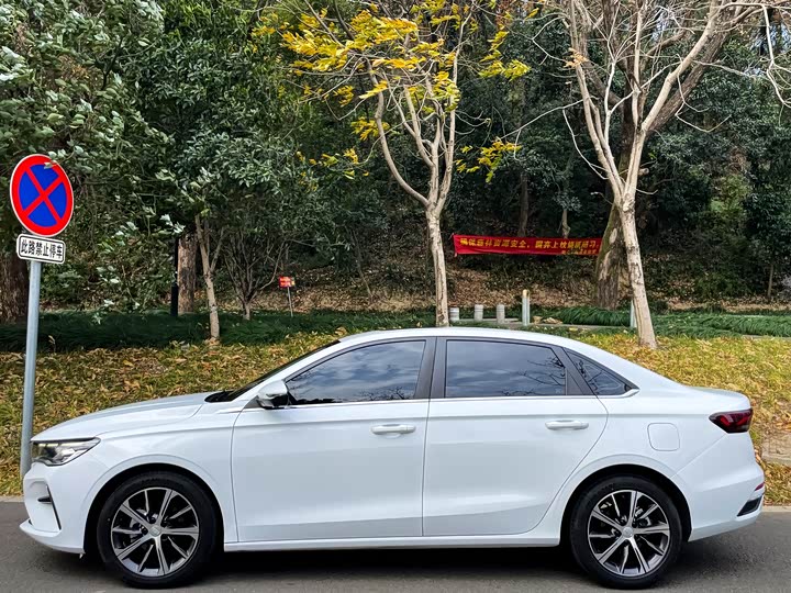 Фото 4 - Geely Emgrand