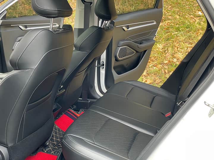 Фото 7 - Geely Emgrand