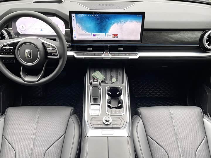 Фото 7 - Tank 400 Hybrid