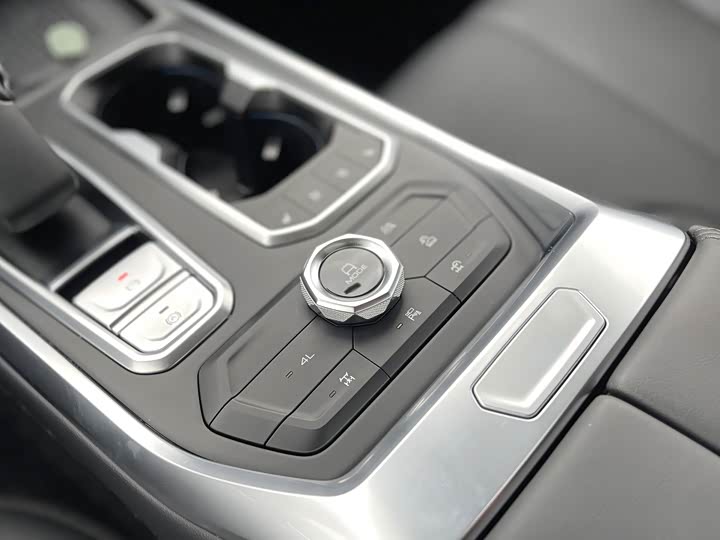 Фото 8 - Tank 400 Hybrid